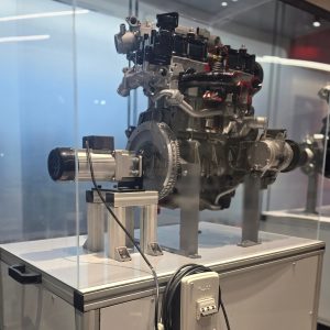 Working cut section of petrol engine